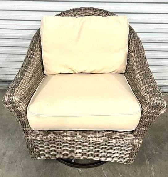 HAMPTON BAY OUTDOOR PVC WICKER SWIVEL ROCKER NEW! Auctionology LLC
