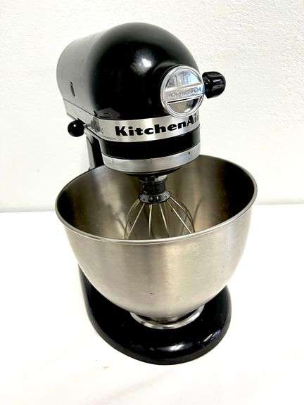 KitchenAid Classic Series 4.5 Quart Tilt-Head Stand Mixer
