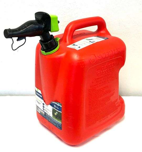 Scepter USA Red Plastic Gas Can with Self-Venting Spout, 5 Gallon
