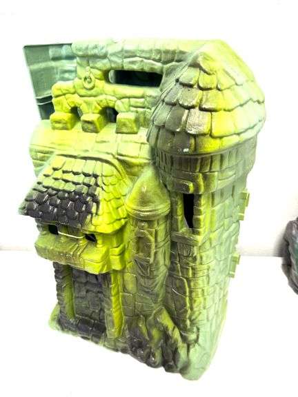 Castle Grayskull w/ He-Man Figures ( Vintage 1980's )